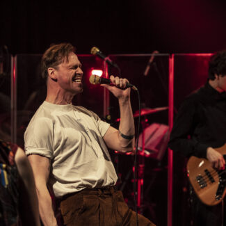 Must Kast 12: Kutse tantsule