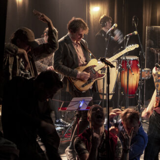 Must Kast 12: Kutse tantsule