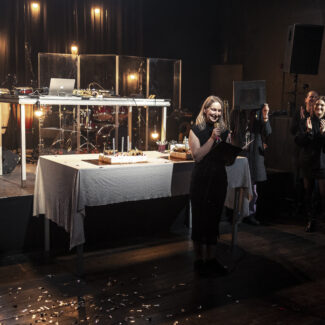 Must Kast 12: Kutse tantsule